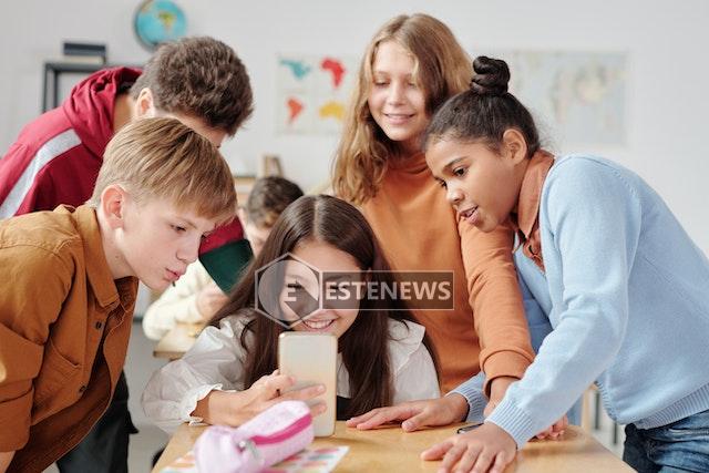bambini e smartphone, come proteggerli dai rischi